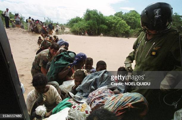 South African Defence Force soldiers escorts floodvictims onto a chopper, 03 March 2000 picking them up from an island in the Limpopo river some 200...