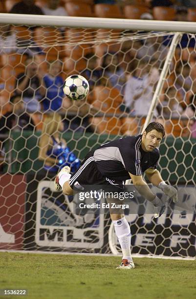 Goalkeeper Tony Meola of the Kansas City Wizards throws the ball into play during game two of the MLS Cup Playoff Series against the Los Angeles...