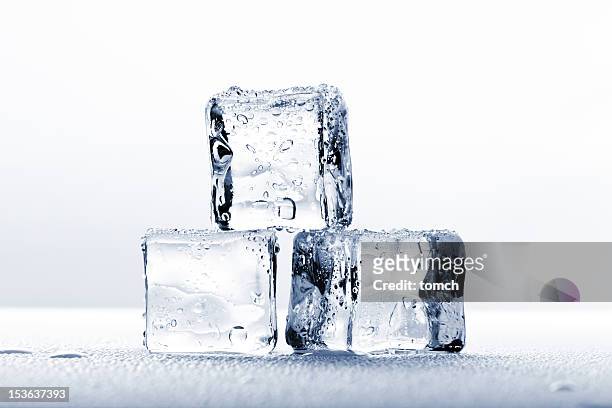 cubes de glace - glaçons photos et images de collection