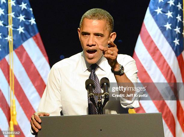 Obama O2 Bama Theatre Photos and Premium High Res Pictures - Getty Images