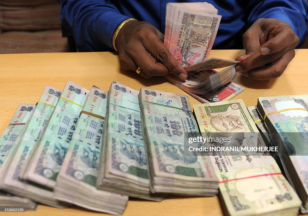 INDIA-ECONOMY-CURRENCY