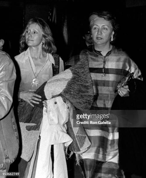 Lola Redford and Lois Smith attend the premiere of "The Great Waldo Pepper" on March 12, 1975 in New York City.