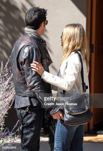 Justin Theroux and Jennifer Aniston are seen October 6, 2012 in Santa Fe, New Mexico.