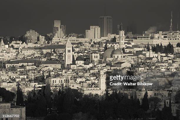 israel, jerusalem, elevated view of the old city - jerusalem sunrise stock pictures, royalty-free photos & images