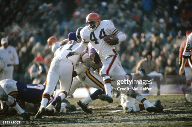 Championship: Cleveland Browns Leroy Kelly in action, rushing vs Minnesota Vikings at Metropolitan Stadium. Bloomington, MN 1/4/1970 CREDIT: Neil...