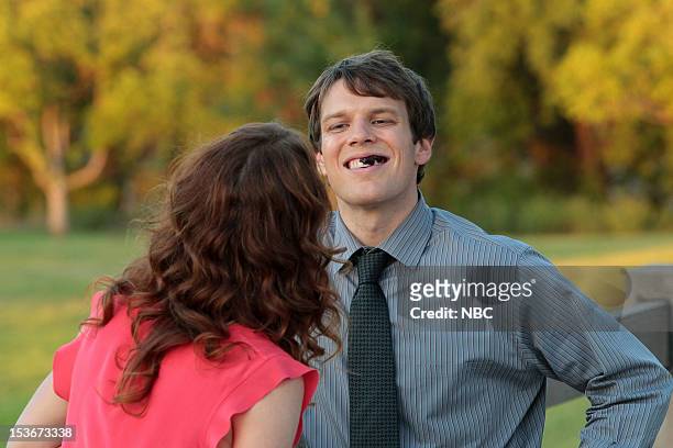 Work Bus" Episode 904 -- Pictured: Ellie Kemper as Erin Hannon, Jake Lacy as Pete --