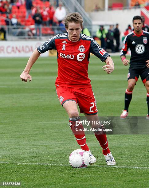 Terry Dunfield of Toronto FC carries the ball against DC United during MLS action at BMO Field October 6, 2012 in Toronto, Ontario, Canada.