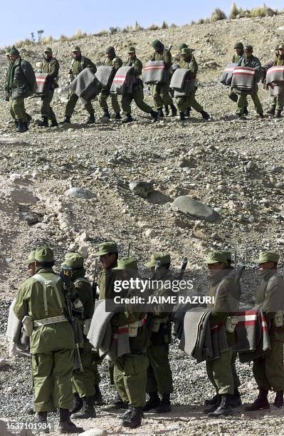 Peruvian army soldiers they make the change of guard in the binational highway Moquegua-La Peace, the town of Santa Rosa, Peru, about 1,600 kms to...