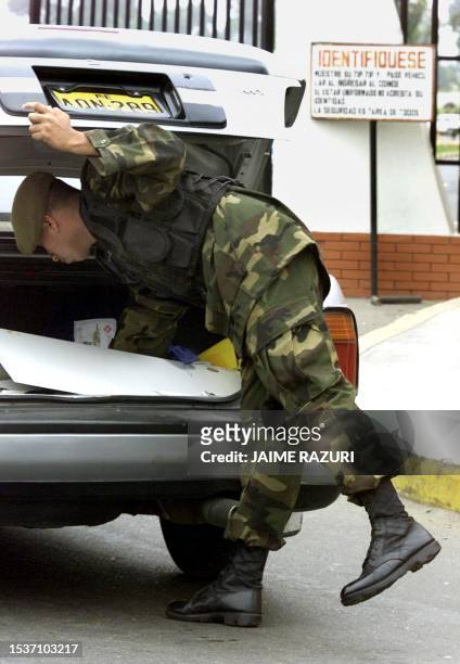 Military soldier checks a car 24 October 2000 at one of the facilities of National Intelligence Service headquarters in Lima, Peru. The political...