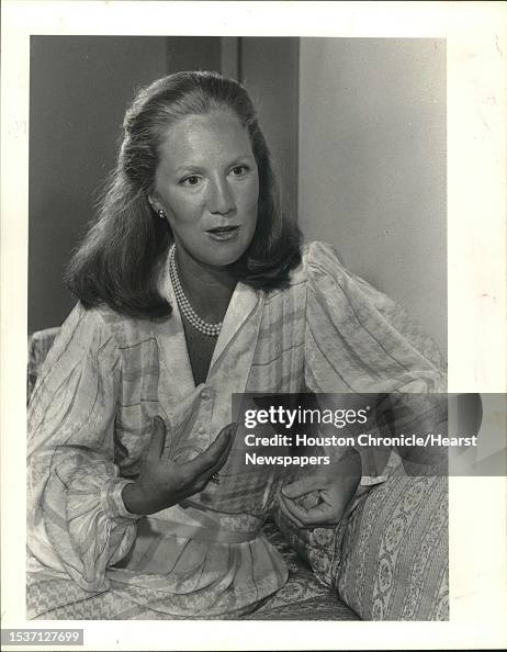 Mary Bendix Mary Cunningham of Bendix Corporation has decided to meet the press ...