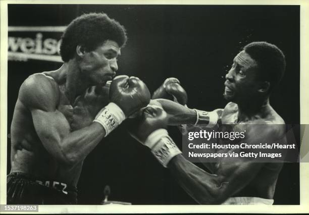 Boxers Pablo Baez and Thomas Hearns block punches in bout