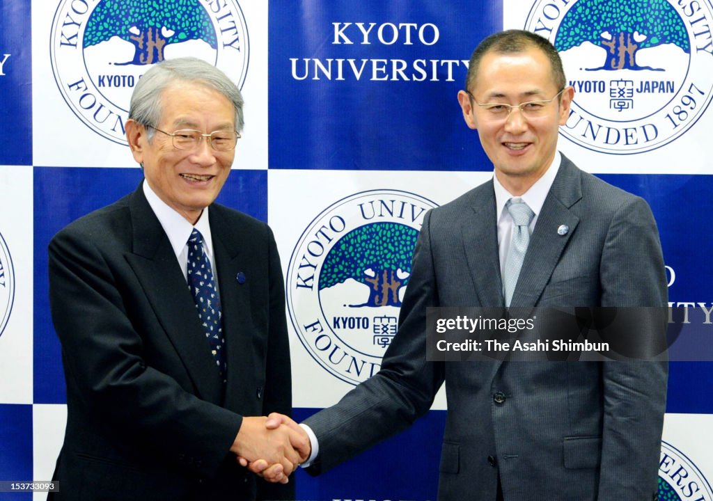 Shinya Yamanaka Holds Press Conference For Winning The Nobel Prize For Medicine