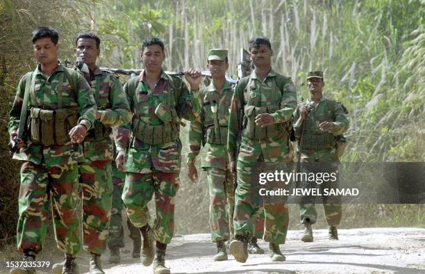 Group of Bangladeshi army solders patrol the hilly area around Rangamati, 03 March 2001, as the deadline to free three Europeans kidnapped by...