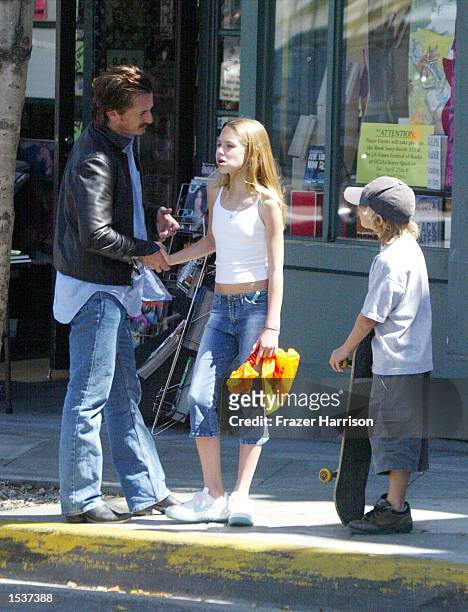 Actor Sean Penn spends the day shopping with his daughter, Dylan Frances and son Hopper Jack on Sunset Plaza April 23, 2002 in Hollywood, CA.