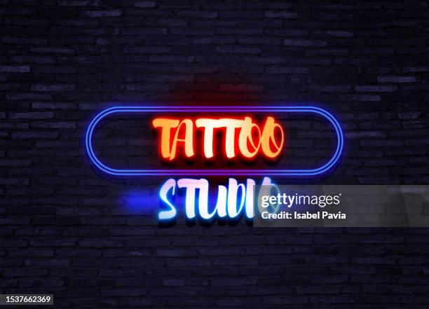 tattoo studio message in neon lights - tatuagem imagens e fotografias de stock