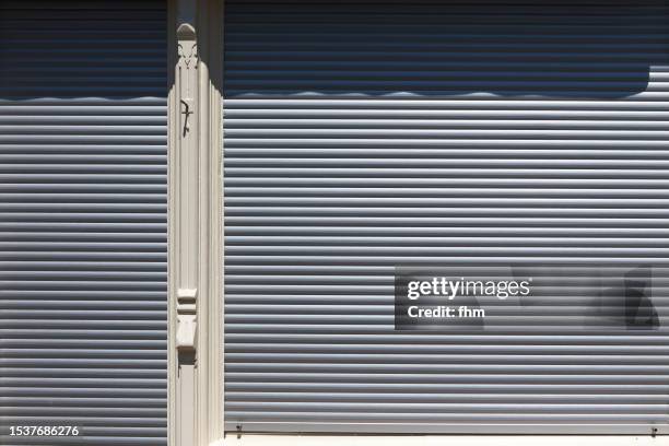 closed blinds - tapparelle foto e immagini stock