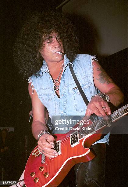 Guitarist Slash performs during the Randy Castillo All Star Benefit at The Key Club April 29, 2002 in West Hollywood, CA.