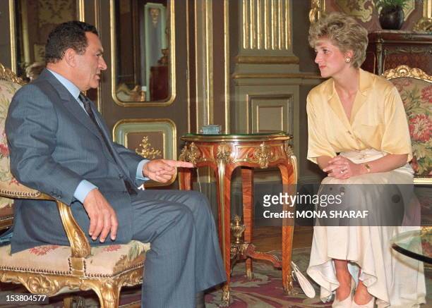 Picture dated 12 May 1992 of Princess of Wales listening to Egyptian President Hosni Mubarak during her visit in Egypt. Diana, Princess of wales,...