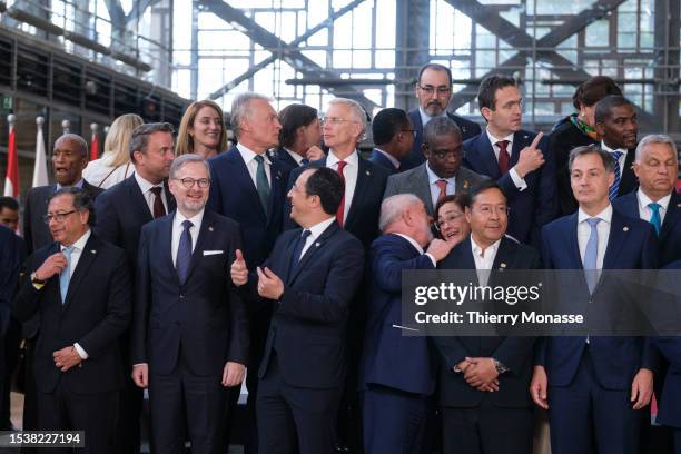 And Latin America leaders pose for a familly photo during an European Union and Community of Latin American and Caribbean States summit in the...