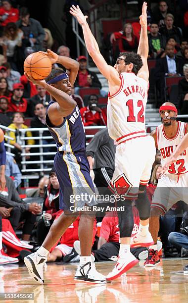 Ronald Murray of the Memphis Grizzlies looks to pass against Kirk Hinrich of the Chicago Bulls on October 9, 2012 at the United Center in Chicago,...