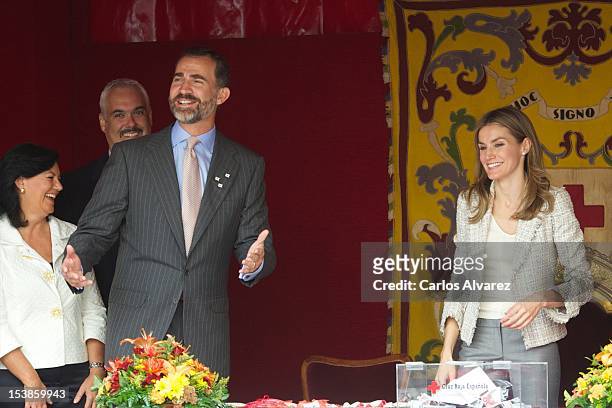 Prince Felipe of Spain and Princess Letizia of Spain attend Red Cross Fundraising Day 2012 on October 10, 2012 in Madrid, Spain.