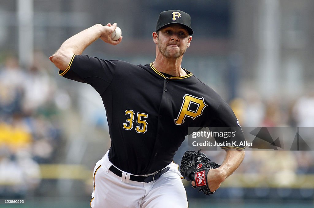 Atlanta Braves v Pittsburgh Pirates