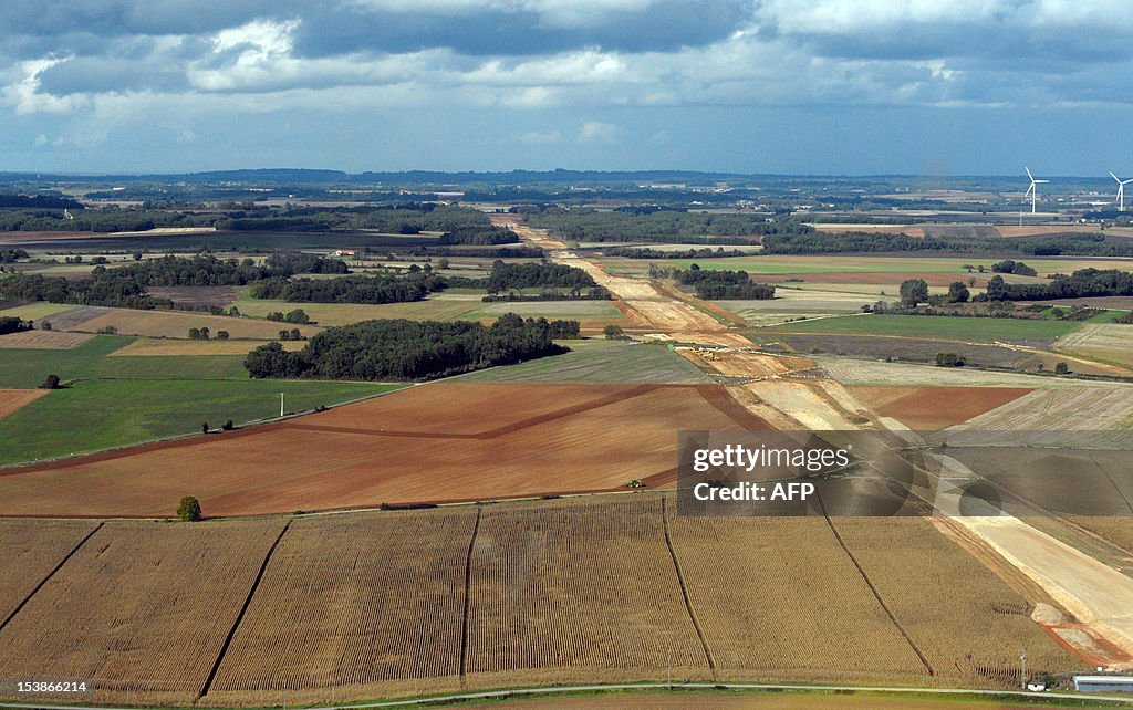 FRANCE-TRANSPORT-CONSTRUCTION-RAIL-HSR-VINCI-LISEA