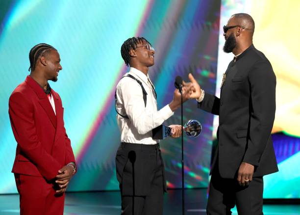 Bronny James and Bryce James present the LeBron James with the Best Record-Breaking Performance award onstage during The 2023 ESPY Awards at Dolby...