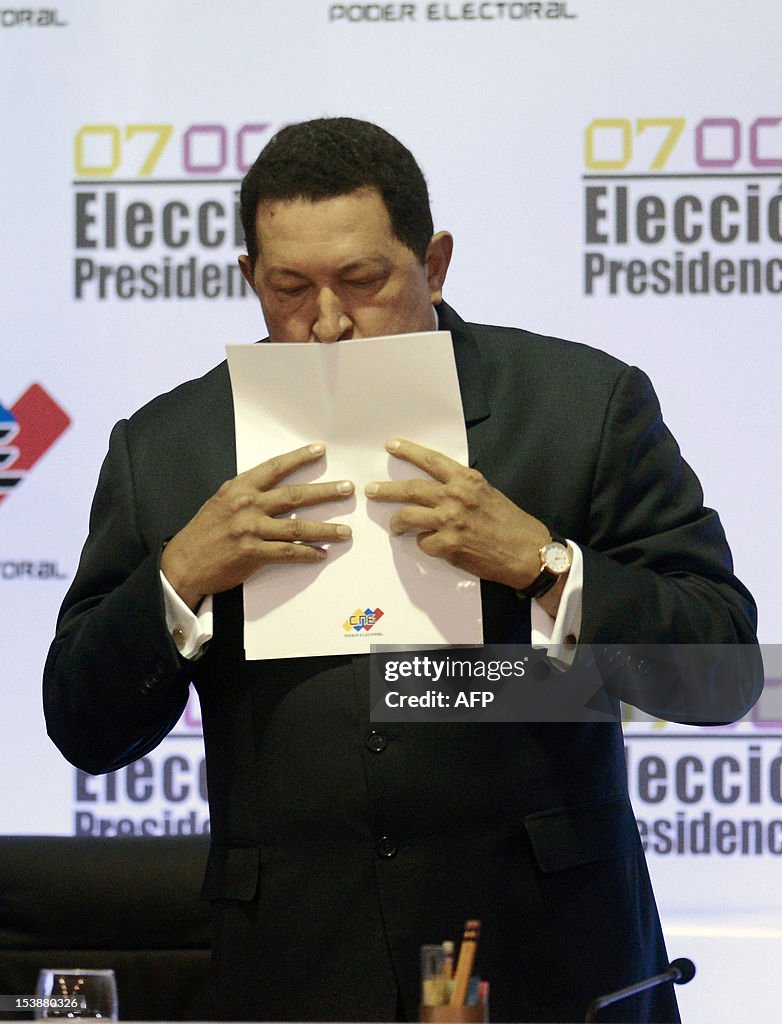 VENEZUELA-ELECTIONS-CHAVEZ-PROCLAMATION