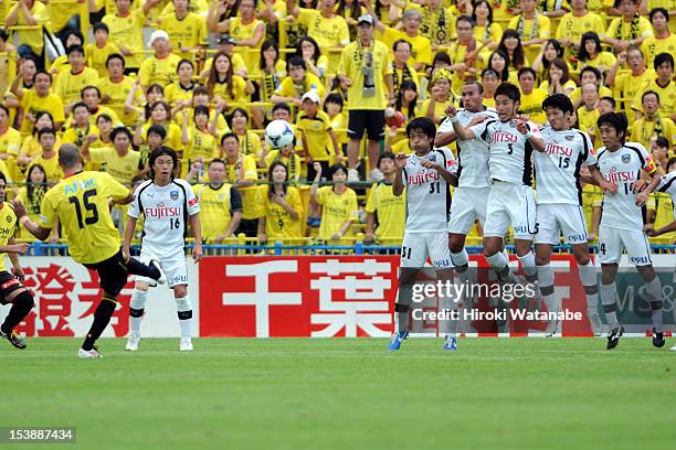 Jorge Wagner of Kashiwa Reysol scores the first goal during the J.League match between Kashiwa Reysol and Kawasaki Frontale at Hitachi Kashiwa Soccer...