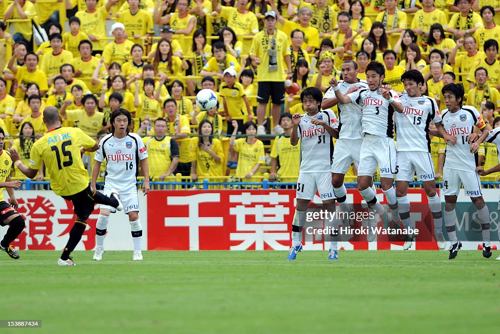 Kashiwa Reysol v Kawasaki Frontale - 2012 J.League