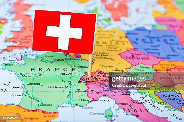 karte und flagge von der schweiz - switzerland map stock-fotos und bilder