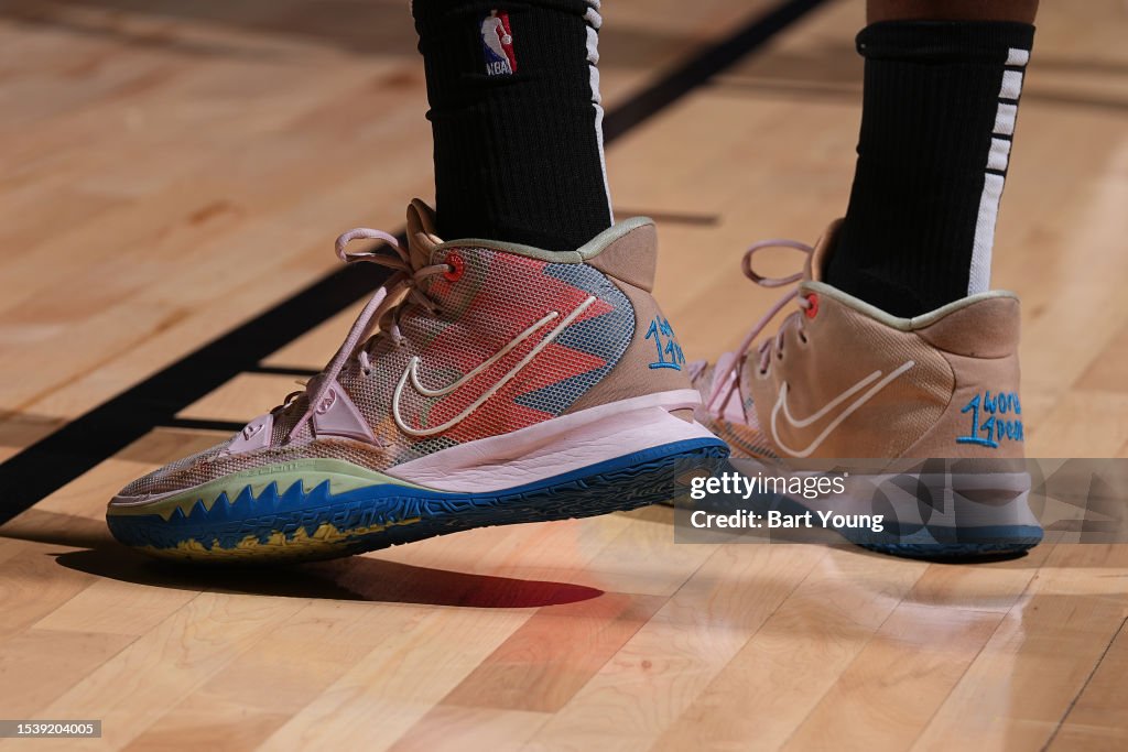 Darius Days Rockets Card The sneakers worn by Darius Days of the Houston Rockets during the ...