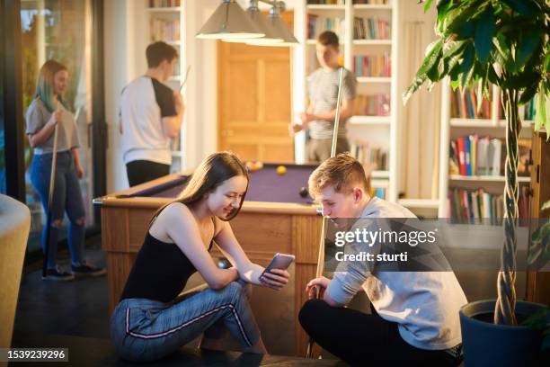 teenagers hanging out - youth club stock pictures, royalty-free photos & images