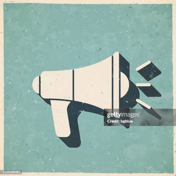 illustrations, cliparts, dessins animés et icônes de mégaphone. icône de style rétro vintage - vieux papier texturé - vintage megaphone