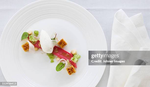 elegant place setting with dessert - gourmet eten stockfoto's en -beelden