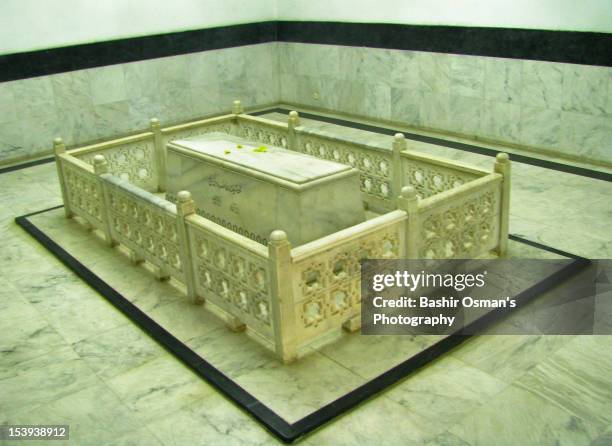 fatima jinnah's grave - fatima jinnah stock pictures, royalty-free photos & images