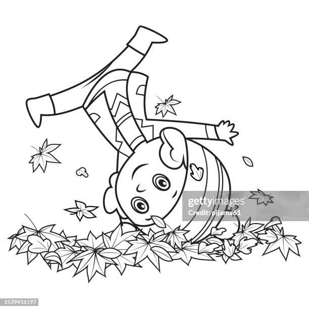 der herbst, die jahreszeit des spaßes. ein entzückendes kleines mädchen, das an einem herbsttag im freien rad schlägt. - ausmalen stock-grafiken, -clipart, -cartoons und -symbole