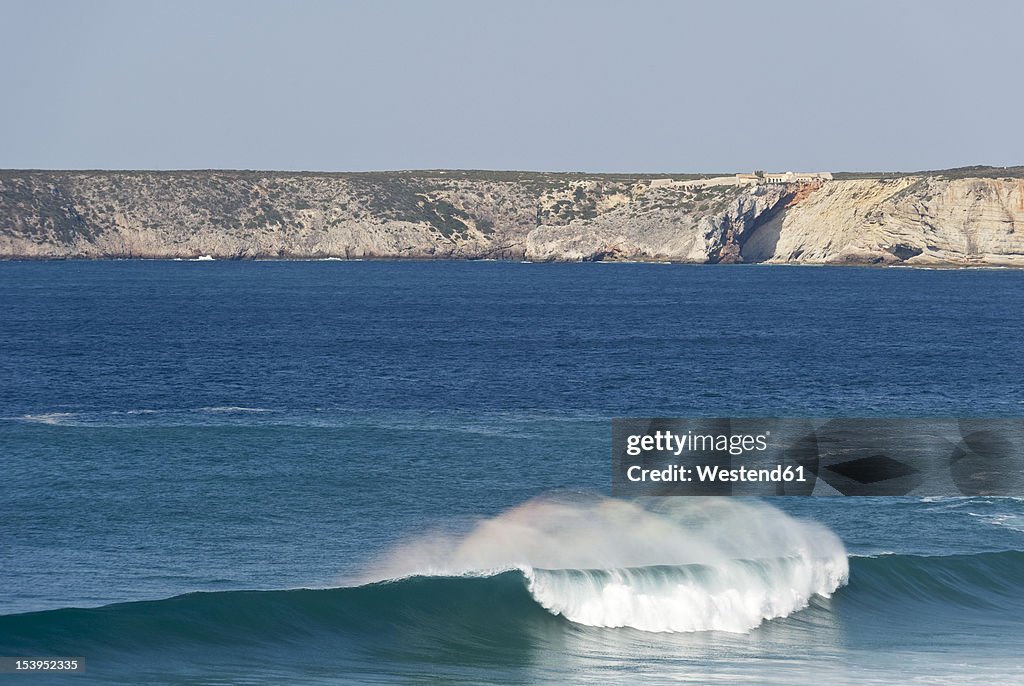 Portugal, Algarve, Sagres, View of Atlantic ocean with breaking waves and cliff in background