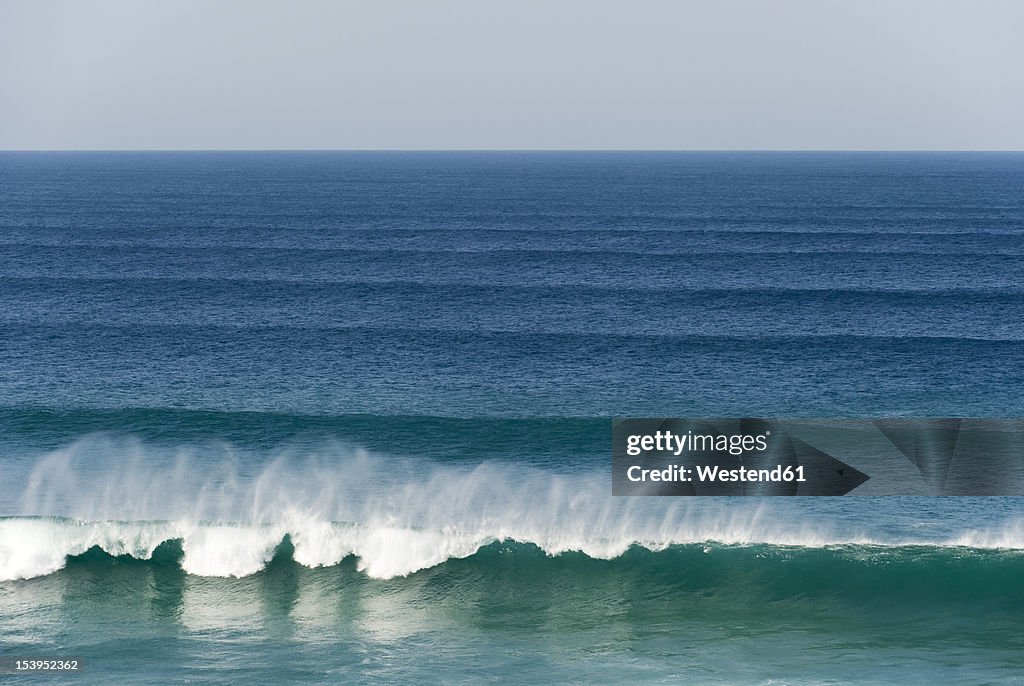 Portugal, Algarve, Sagres, View of Atlantic ocean with breaking waves