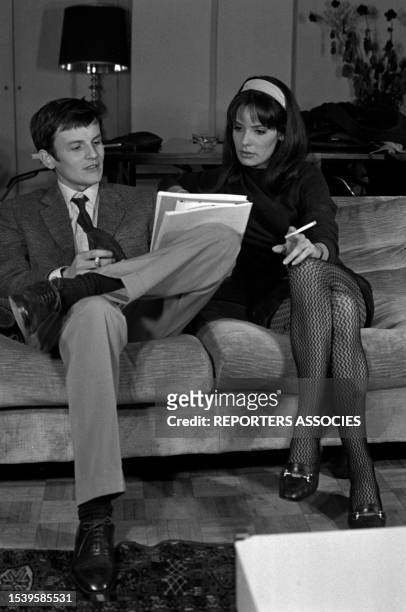 Danièle Gaubert et Pierre Perrin répètent une scène avant le début du tournage du film 'Le Grand Dadais' à Paris le 16 janvier 1967