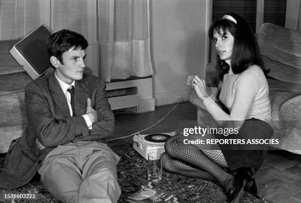 Danièle Gaubert et Pierre Perrin répètent une scène avant le début du tournage du film 'Le Grand Dadais' à Paris le 16 janvier 1967