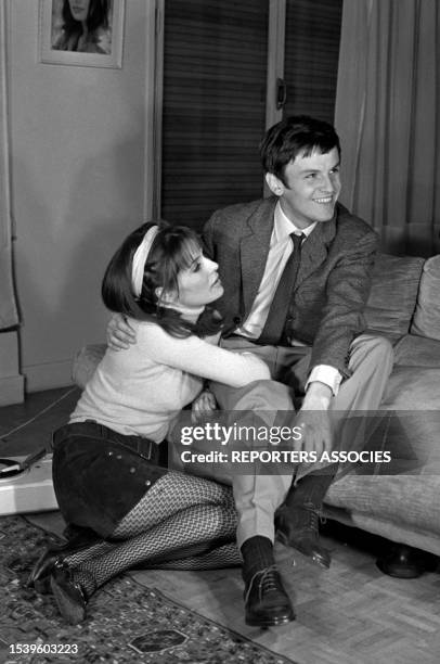 Danièle Gaubert et Pierre Perrin répètent une scène avant le début du tournage du film 'Le Grand Dadais' à Paris le 16 janvier 1967