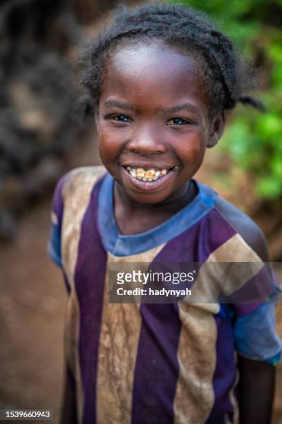 portrait of young african girl in stone village near konso, ethiopia, africa - traditional ethiopian girls imagens e fotografias de stock