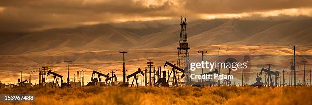 oil industry well pumps - oil field stockfoto's en -beelden