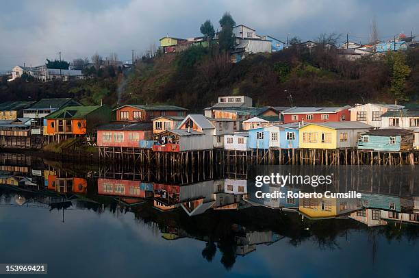 palafitos - castro isla de chiloé fotografías e imágenes de stock