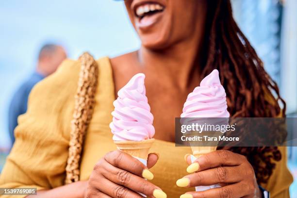 ice cream happiness - softeis stock-fotos und bilder