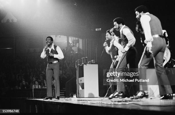 American vocal quartet The Four Tops in concert at the Royal Albert Hall in London, 27th October 1971.