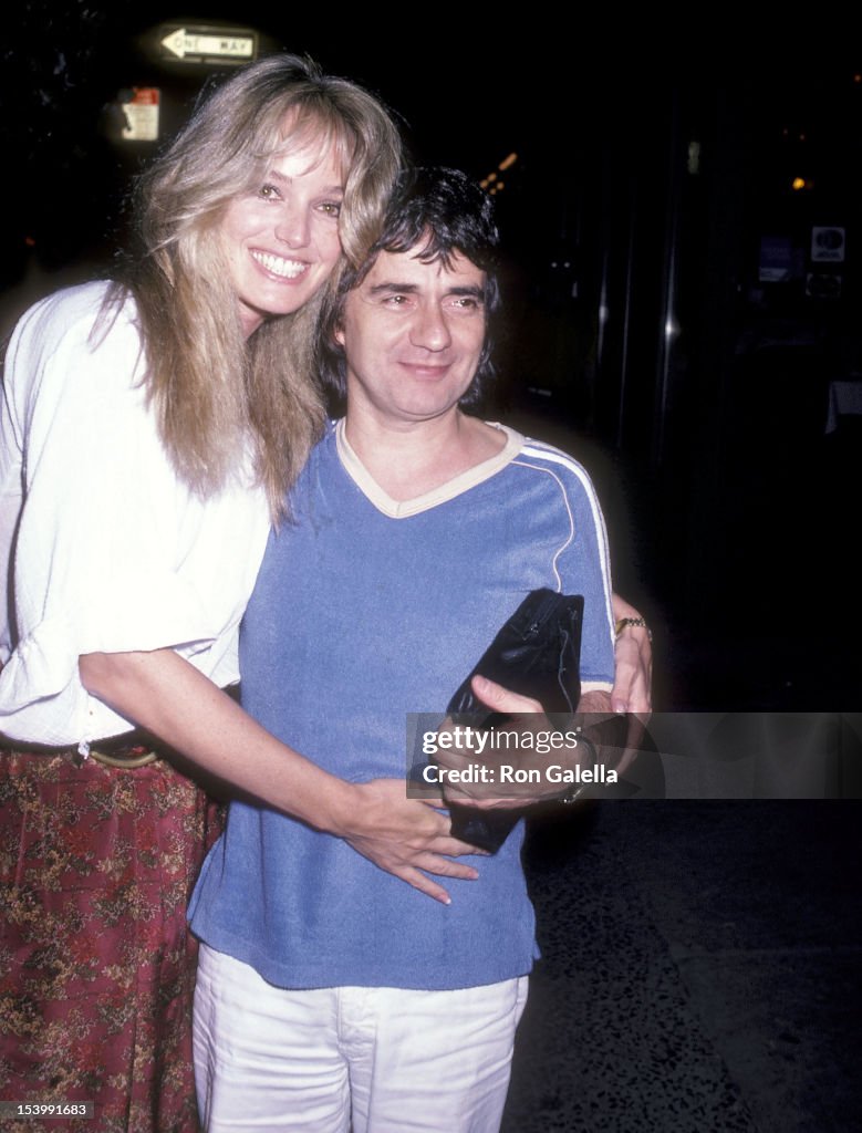 Susan Anton and Dudley Moore dine at Elaine's Restaurant
