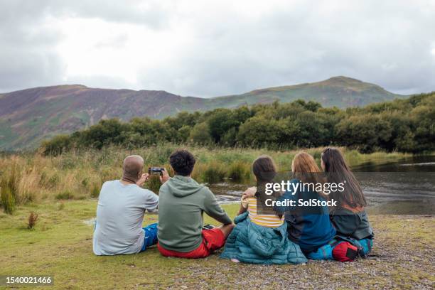 family enjoying the view - family from behind stock pictures, royalty-free photos & images